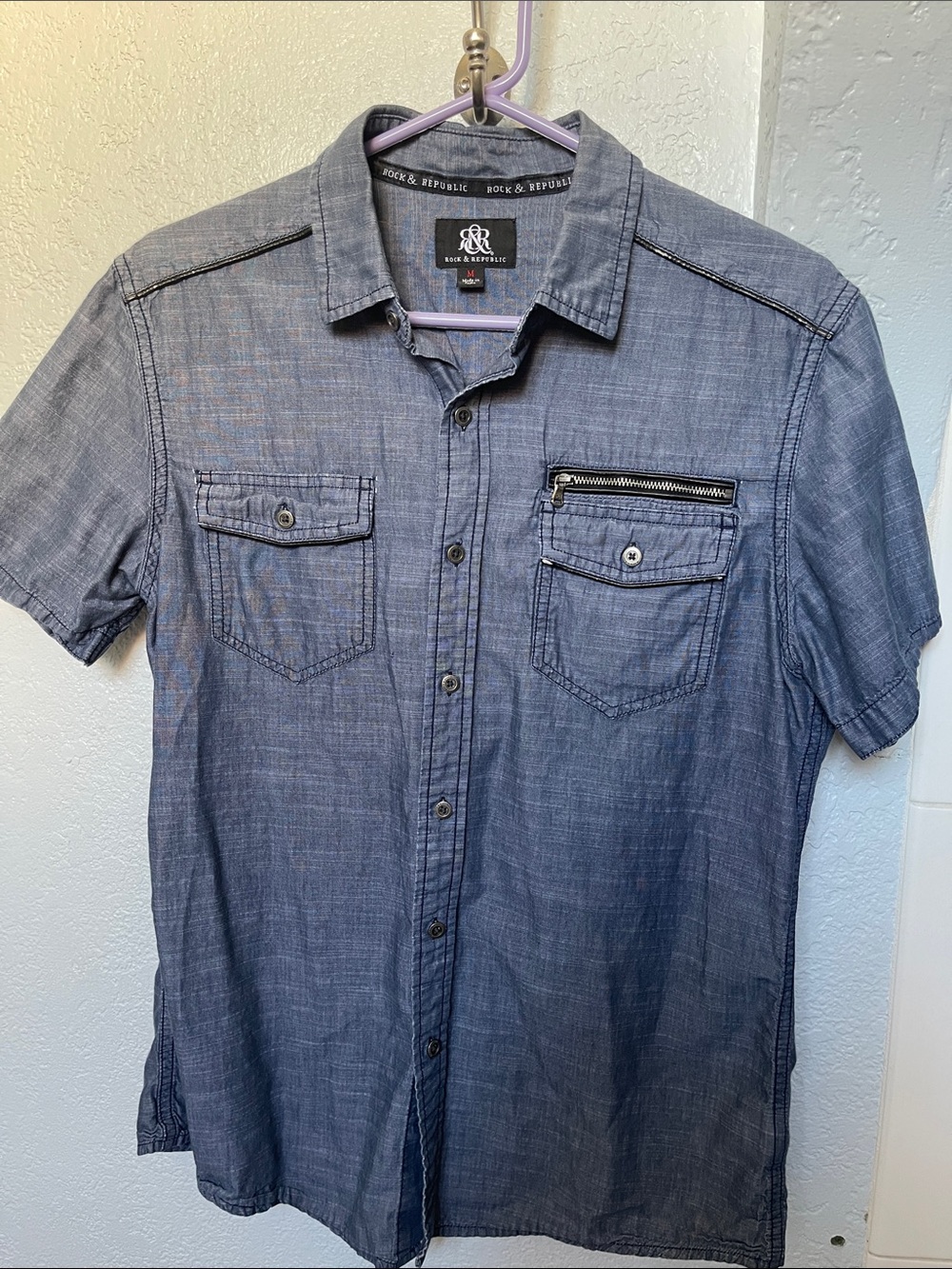 Rock & Republic Short-Sleeve Button-Down Shirt in Blue Chambray